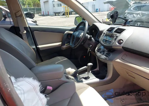 2008 Toyota Rav4 Limited z USA, uszkodzony, nr VIN JTMBD31V485211256